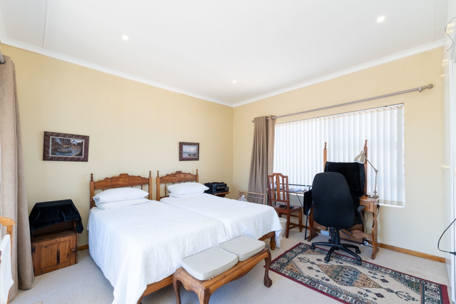 To Let 4 Bedroom Property for Rent in Southern Cross Western Cape